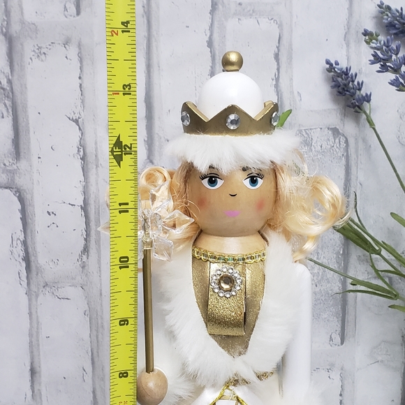 NUTCRACKR Queen in White and Gold,14" - Picture 11 of 12